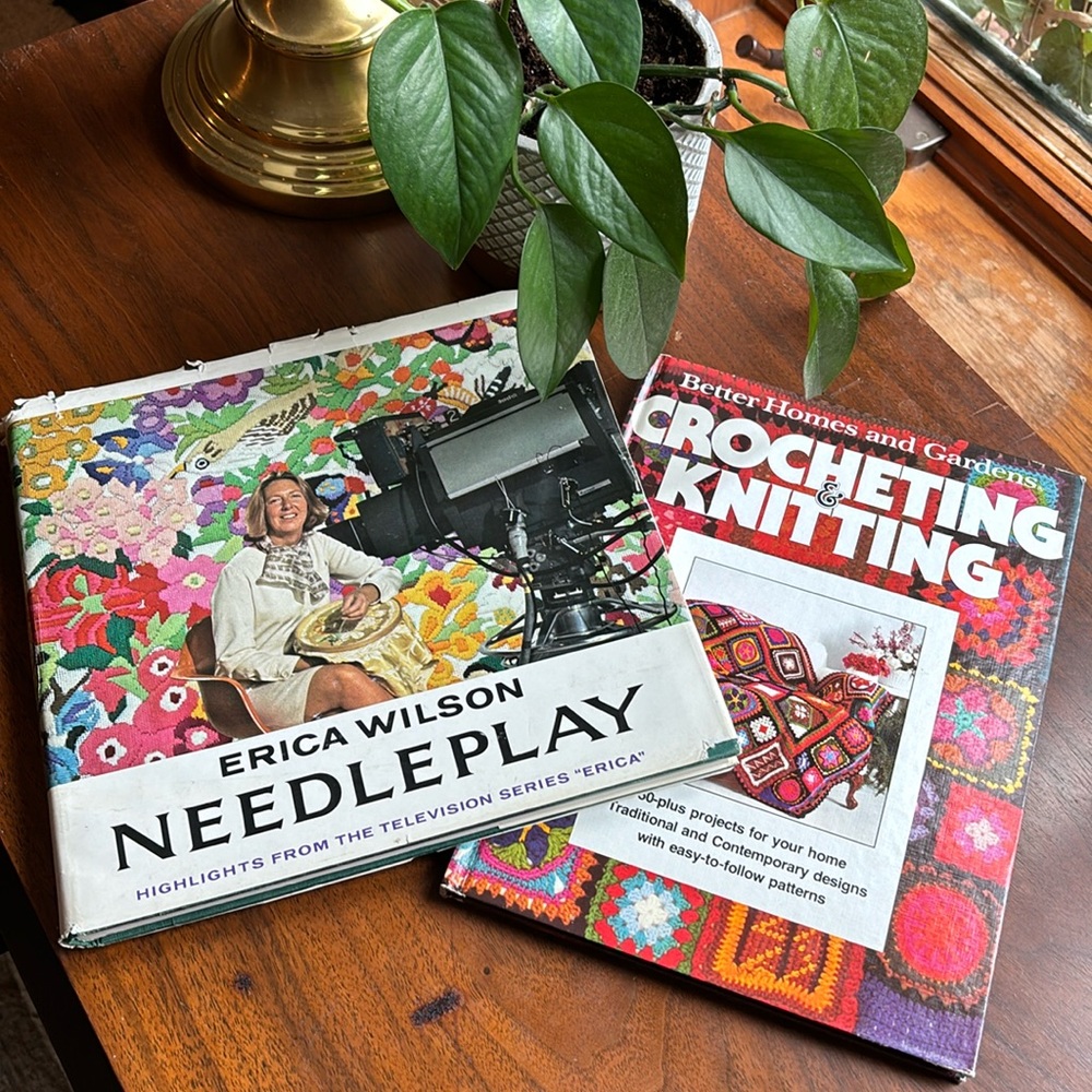 Set of 2 Vintage Yarn Crafting Books 1970’s - Picture 1 of 13